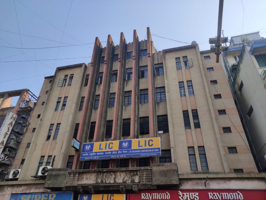 One of the many Art Deco buildings along Lakshmi Road in Pune.