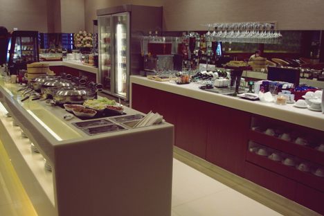 Man Forges Boarding Passes, Lives in Airport Lounges for 18 Days