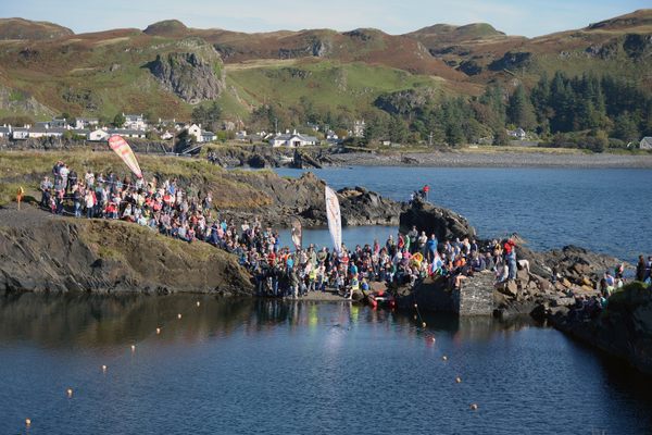 Crowd gathered for the World Stone Skimming Championship