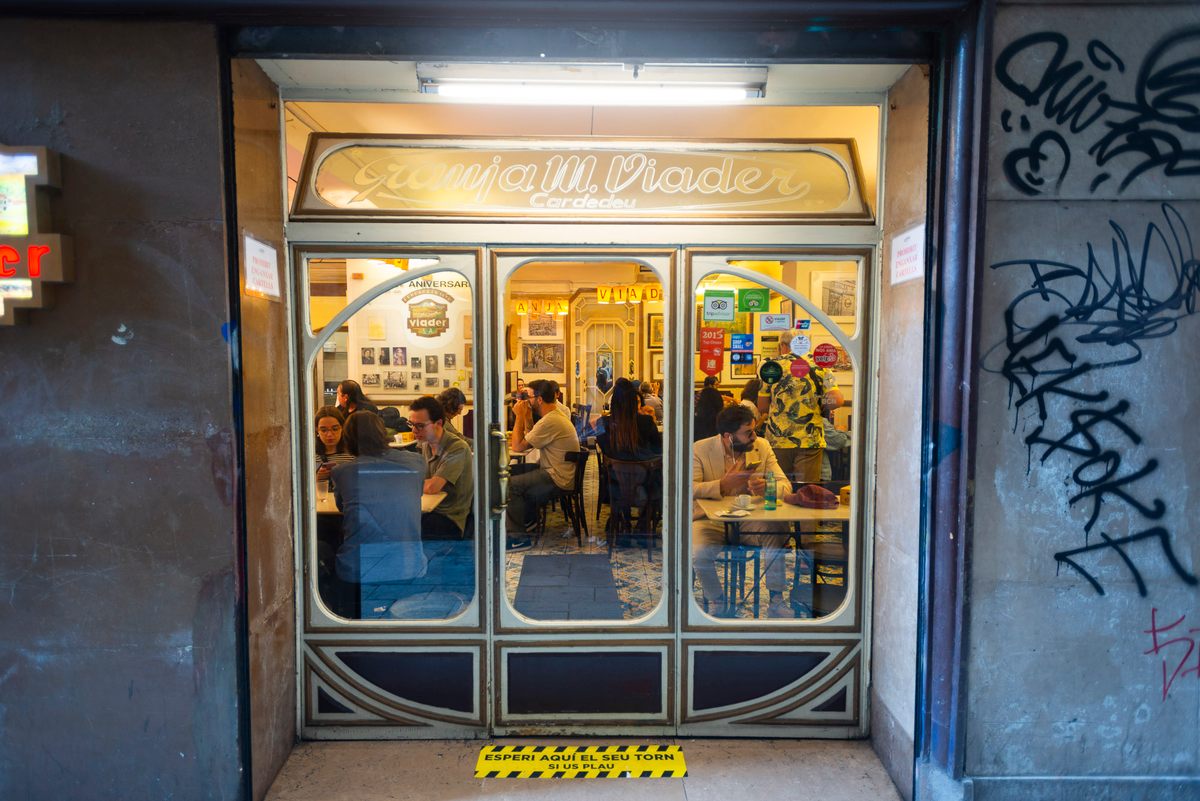 Granja M. Viader, a former urban dairy dating back to 1870, serves an unbeatable <em>crema Catalana</em>.