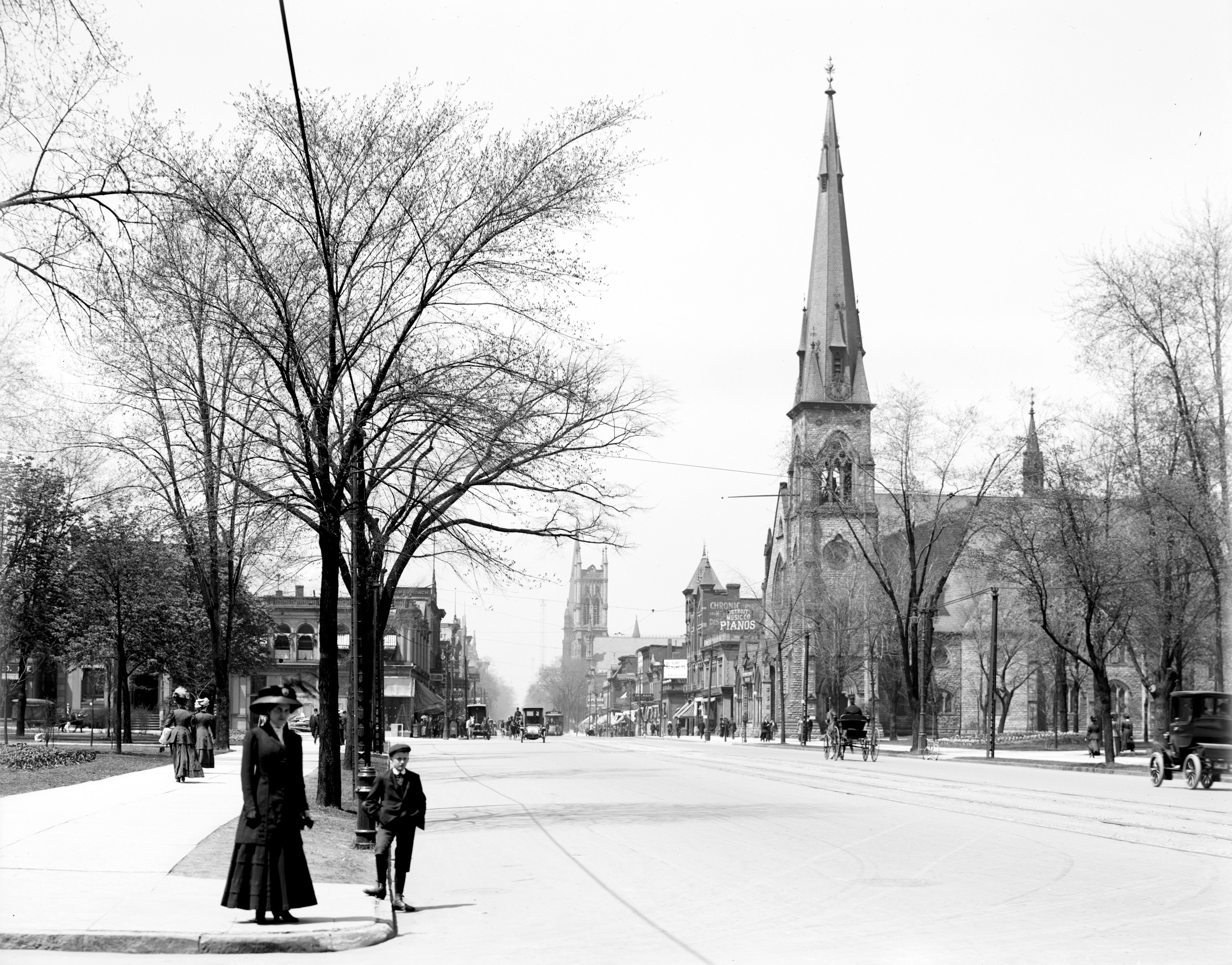 A section of Woodward Avenue circa 1910.