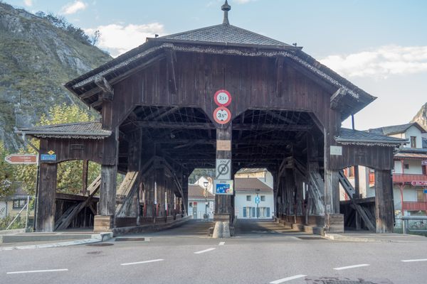 Bridge entrance