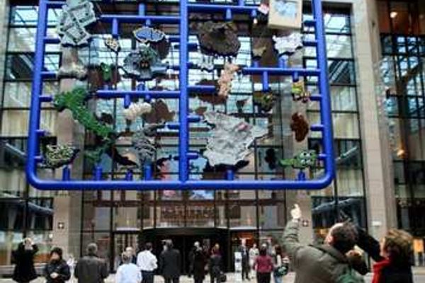 Cerny's massive installation in Belgium. (Creative Commons)