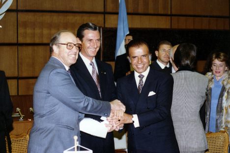 From left, Dr. Hans Blix, Dr. Fernando Collor de Mello, President of Brazil and Dr. Carlos Menem, President of Argentina, signing an agreement in December 1991.