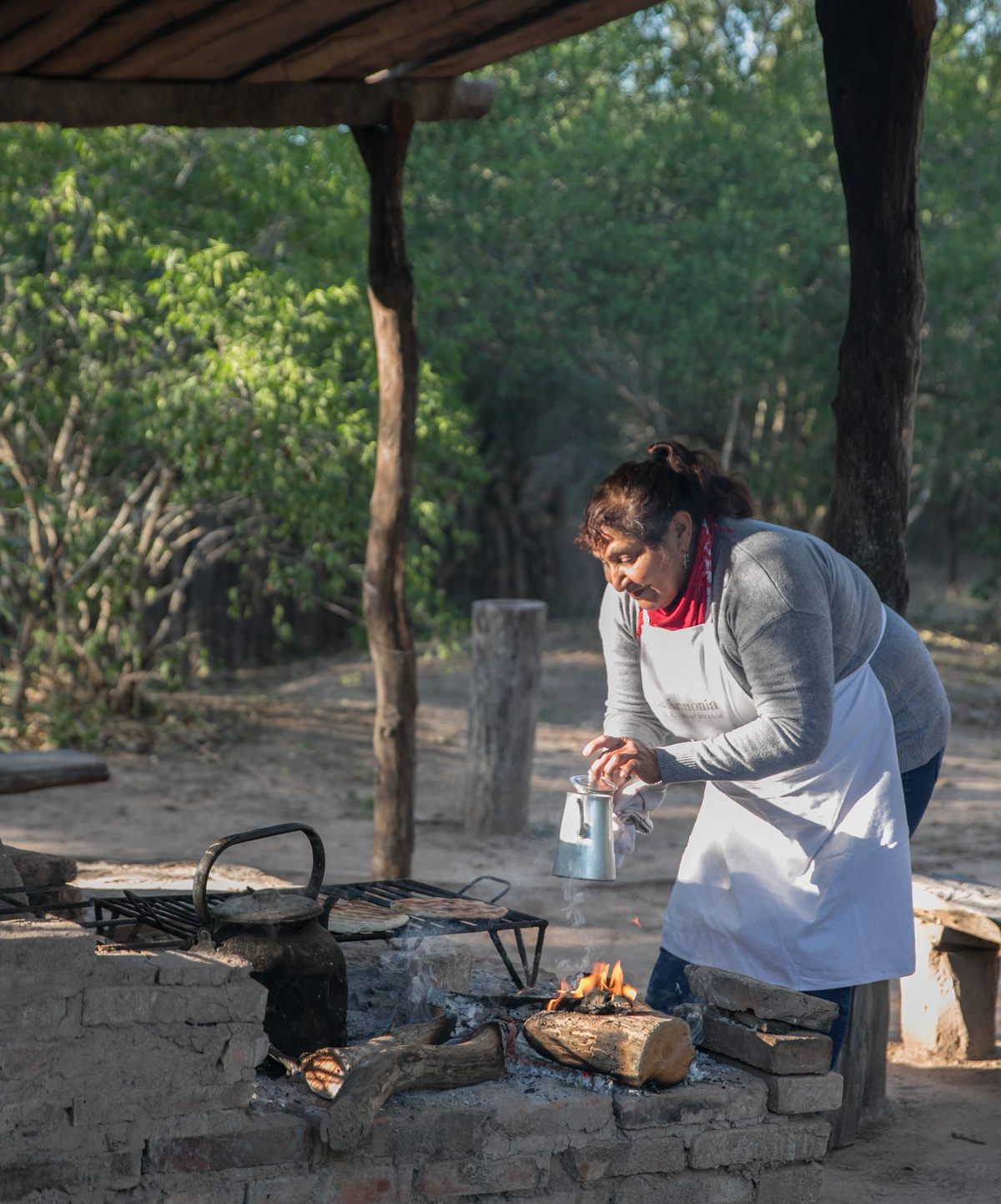 Zulma Argañaraz, que vive en un pequeño pueblo dentro de los límites del parque, abrió un restaurante para atender a los visitantes.