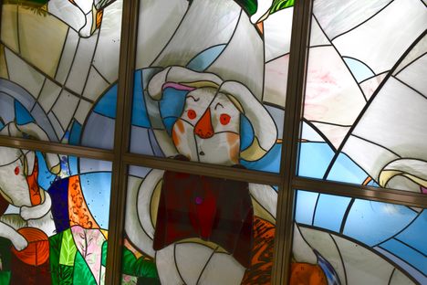 The mural exclusively depicts the White Rabbit. 