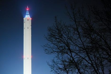 Drop Tower at night.