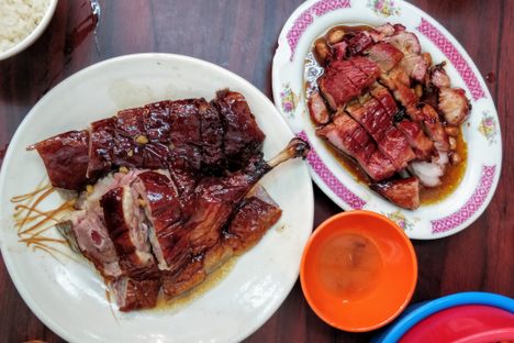 Roasted goose, pork, and other meats are excellent here.
