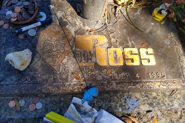 Bobb Ross's headstone, photographed in February 2021.