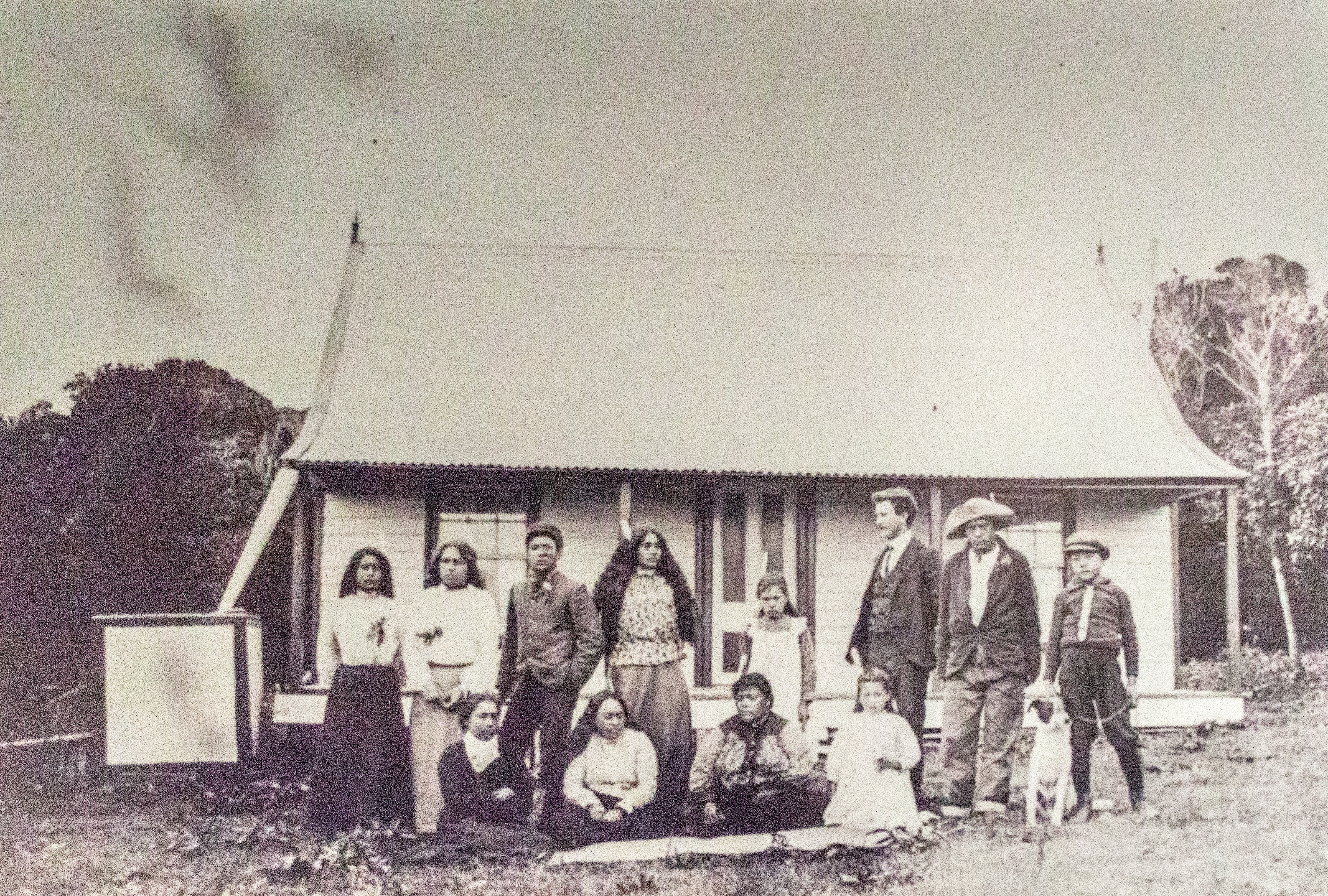 A group of Moriori and Māori people, from the late 19th century.