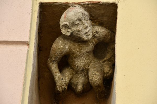 Posmievačik peeking from his alcove.