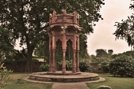 Smith's Folly, Qutab Minar complex.