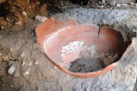 Jardin des Vestiges - a "dolium"