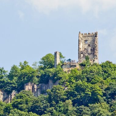 Burg Drachenfels seen from Mehlem.