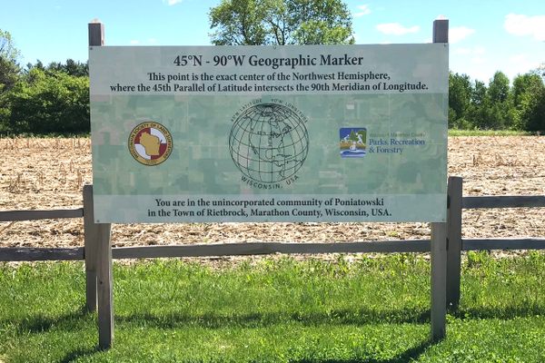 Updated sign - previous version was ‘Geological Marker’ which was an incorrect term.