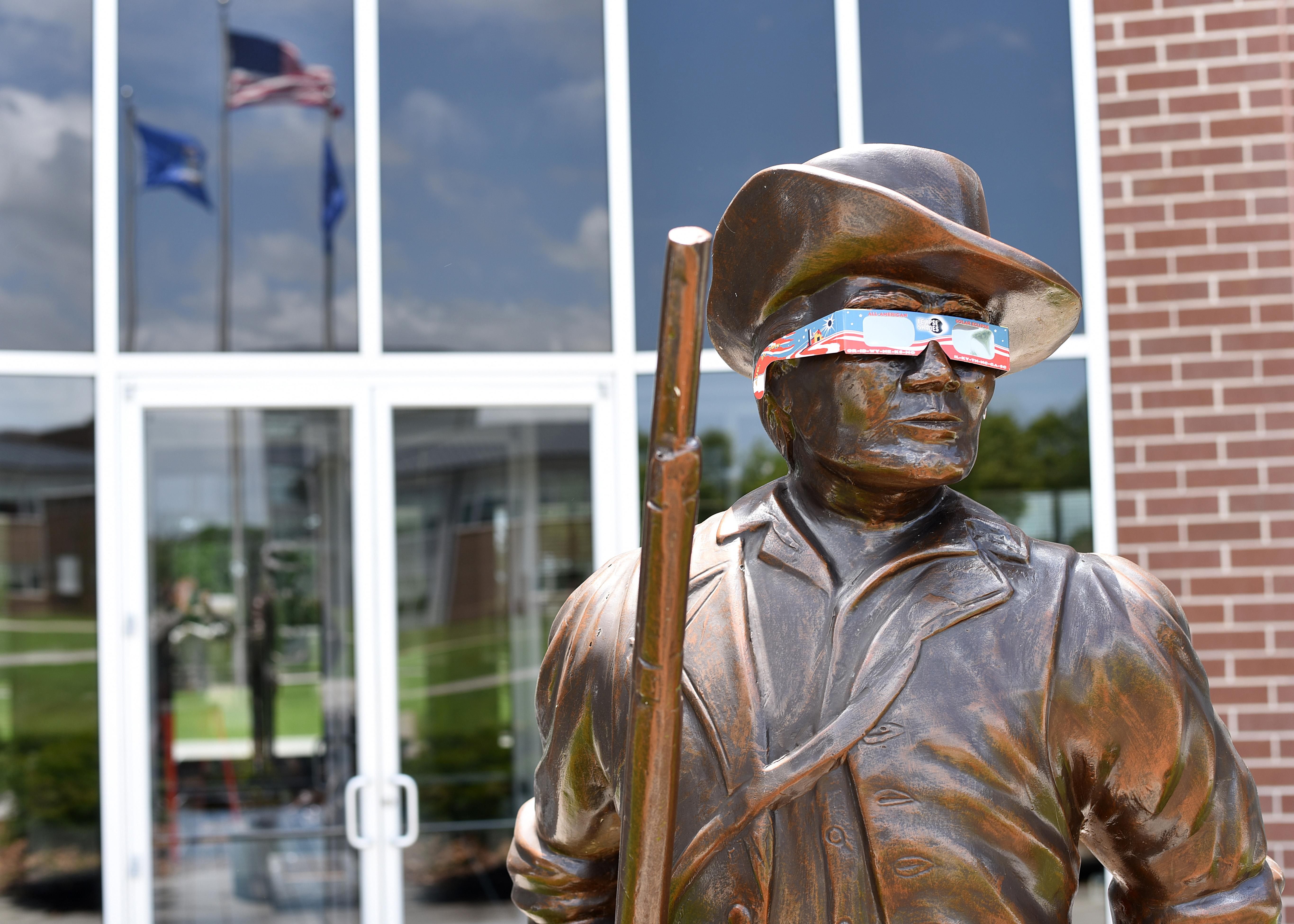 Yes, EVERYONE should wear eclipse glasses.