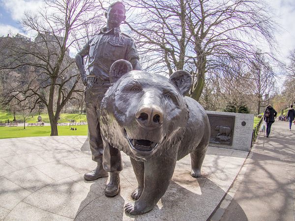 10 Adorable Bronze Animal Statues That You Will Want To Hug ...