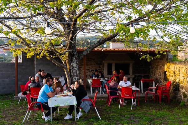 食客在后院Furancho Cadaval。