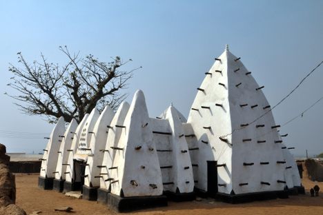 The 15th century Larabanga Mosque.