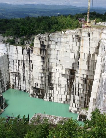 古岩花岗岩采石场是世界上最大的深孔尺寸花岗岩采石场。