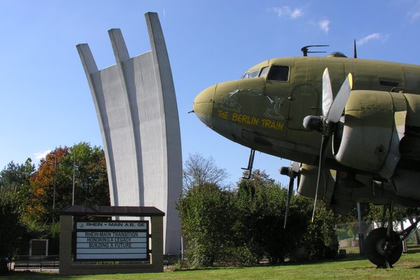 Luftbrückendenkmal and C-47 Rosinenbomber, Rhein-Main Airbase in Frankfurt.