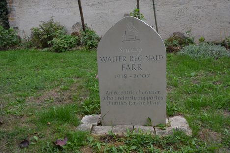 Snowy Farr's headstone