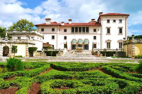 Vizcaya: north view of Villa from the Italian Renaissance gardens. (Wikimedia Commons)