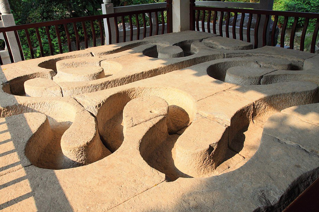 In Guilin, this Song-dynasty 曲水流觞石刻, or meandering-river floating-goblet stone, was unearthed in 1996.