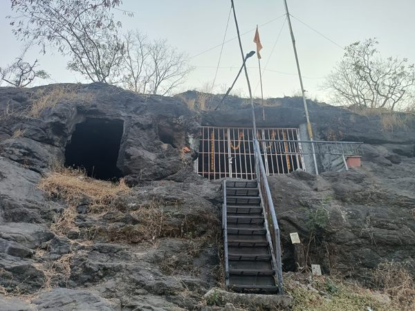 https://img.atlasobscura.com/IEelJmi2J3iHd84-Sdo48udk_zKZo3-054Ybdib0ZVM/rt:fit/w:600/q:81/sm:1/scp:1/ar:1/aHR0cHM6Ly9hdGxh/cy1kZXYuczMuYW1h/em9uYXdzLmNvbS91/cGxvYWRzL3BsYWNl/X2ltYWdlcy8yZjMy/ZDA4Ni0wMGRjLTRh/ZmQtOWYxOC05YmMz/Yjc2OTkxMmY3NjZj/OTM1Y2UyM2RhMTQ0/N2NfSU1HLTIwMjUw/MTA2LVdBMDAyNS5q/cGc.jpg
