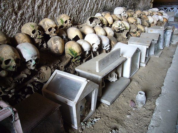 Fontanelle Cemetery Caves