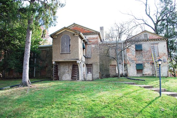 Holt House in November, 2008.