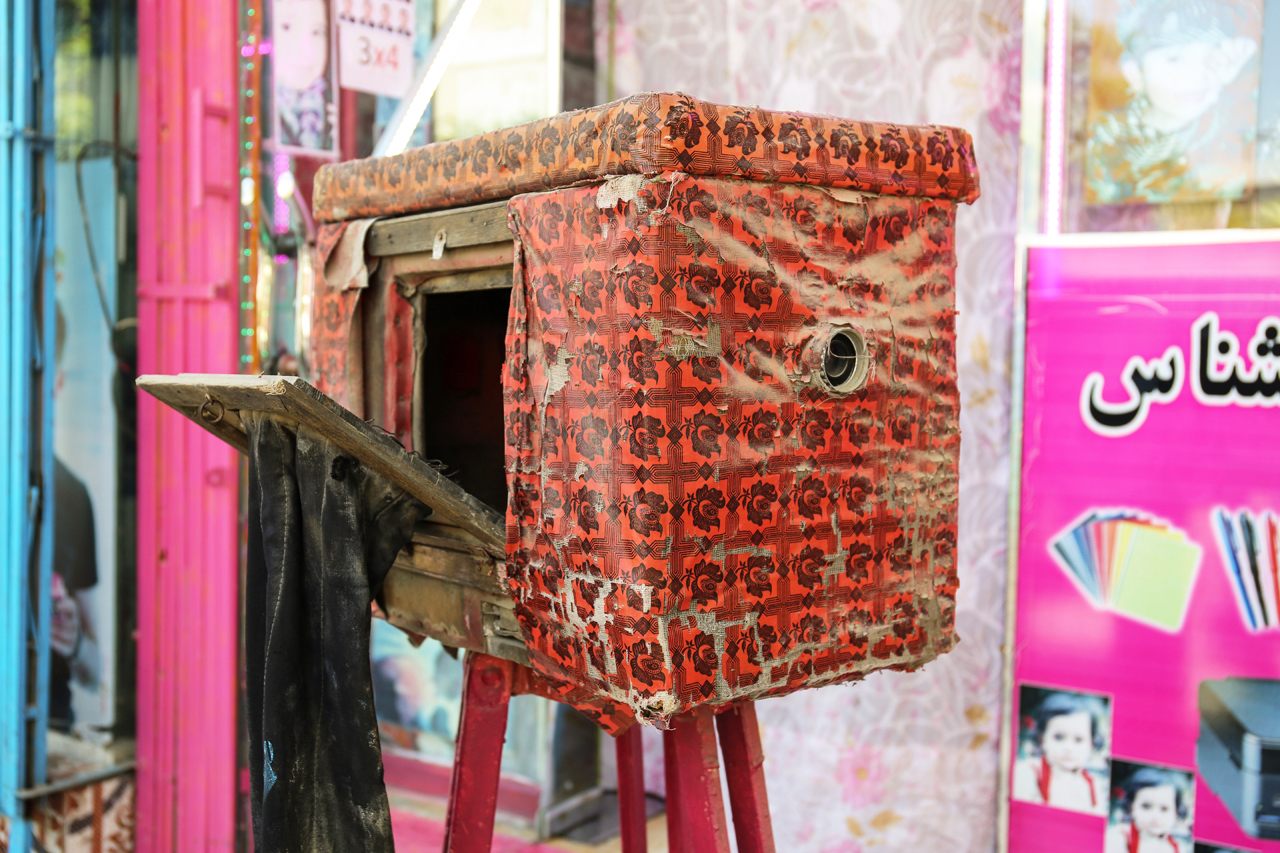 The Afghan box camera—<em>kamra-e-faoree</em> ("instant camera") in Dari—is housed in a brightly colored box to attract passersby.