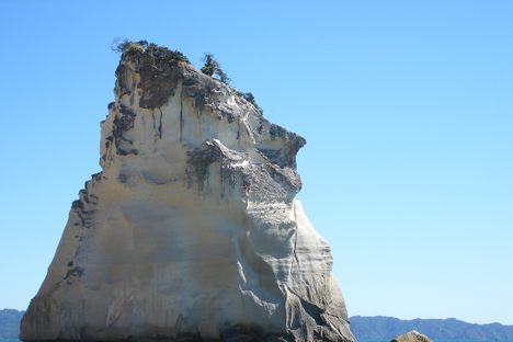 Neverlands: The Enchanting Destinations of 11 Fantasy Epics