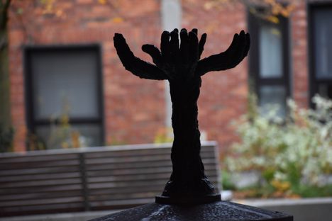 Ruckersplaats Hands Monument
