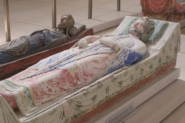 Tomb of Richard I of England (front) and Isabella of Angoulême (back)