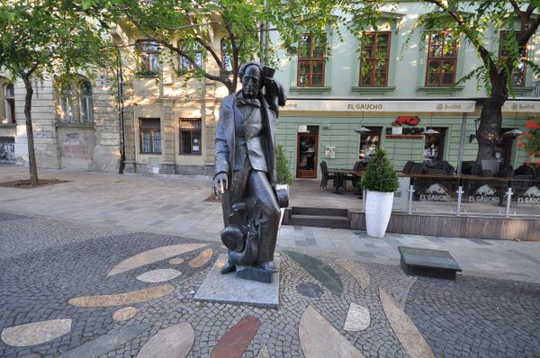 Hans Christian Andersen Statue - TrendRadars