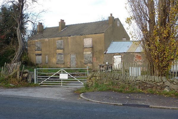An old farmhouse near Arkwright Town.