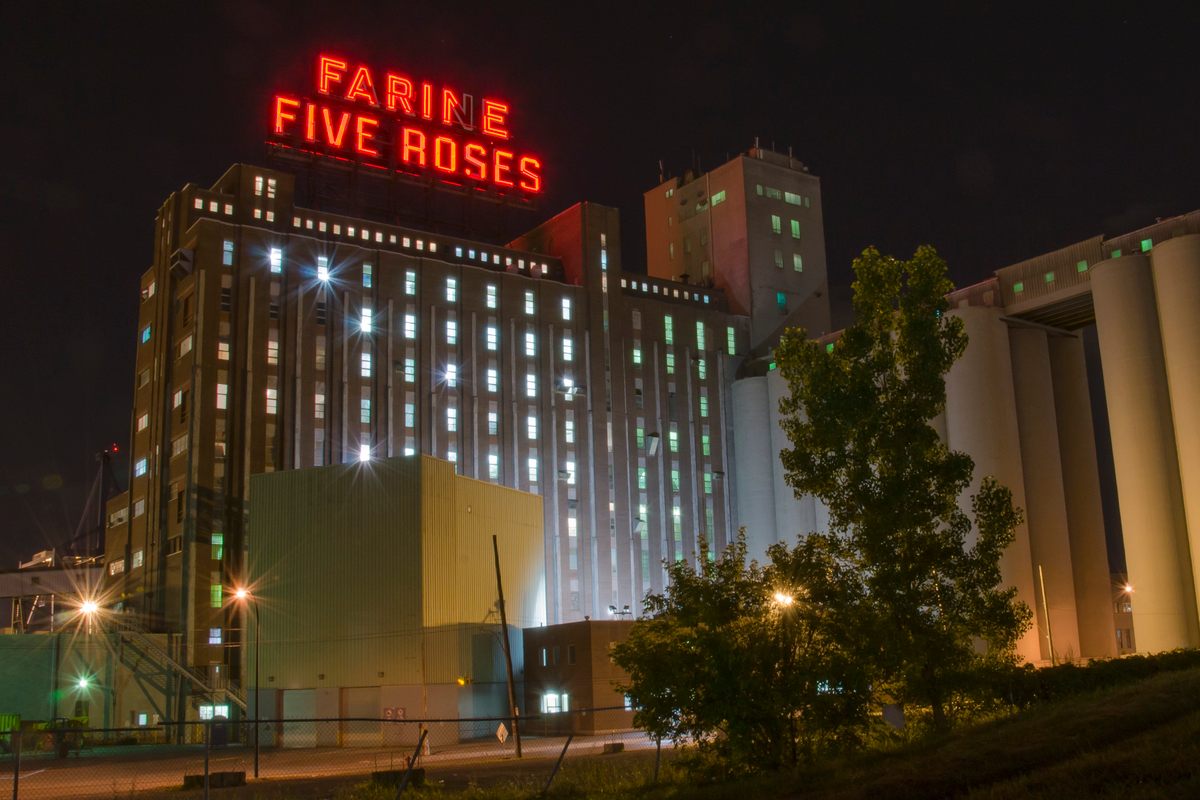 Five Roses Building Farine Five Roses Sign – Montreal, Québec - Atlas Obscura