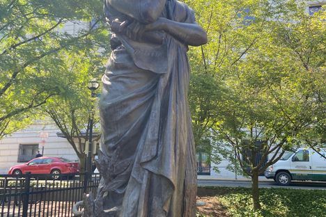 Metallurgical Worker and Metallurgical Science Statues