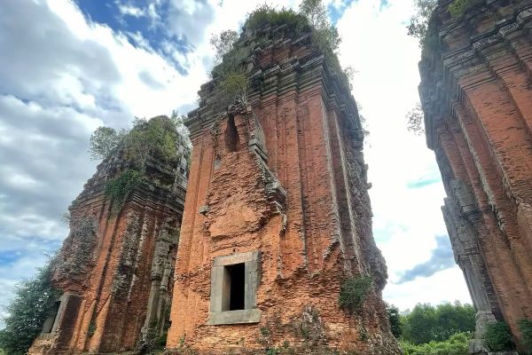 Duong Long Cham Towers