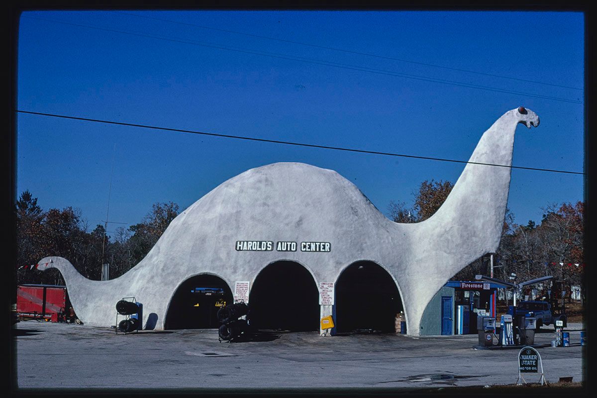 <em>Harold's Auto Center, Sinclair gas station, Route 19</em>, Florida, 1979.