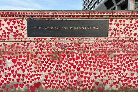 The wall extends for 500 meters as a visual testament to the pandemic.