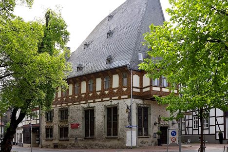 Brusttuch House