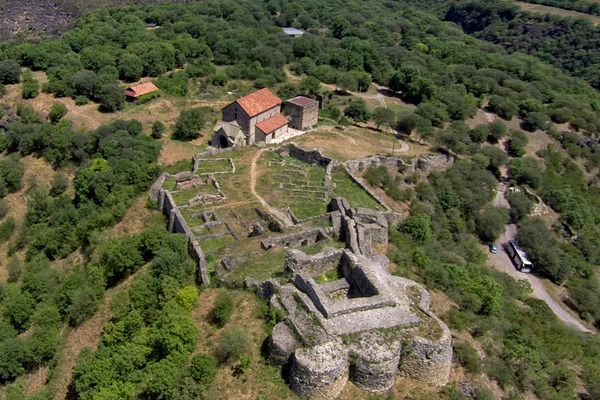 Viewed from overhead, the promontory of Dmanisi includes medieval and Bronze Age ruins, a working monastery, and a small but rich fossil site. 