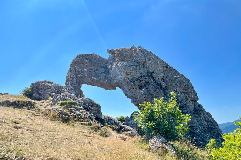 Images Gratuites : Roche, lumière, aventure, humide, mur, pierre, explorer,  formation, la grotte, raide, descente, montée, recherche, lampe frontale,  amusement, géologie, Profond, drôle, Néandertal, expérience, argile,  dangereux, oued, Sauvegarde