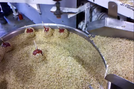 Watch This Machine Dip an Endless Line of Apples Through Caramel 