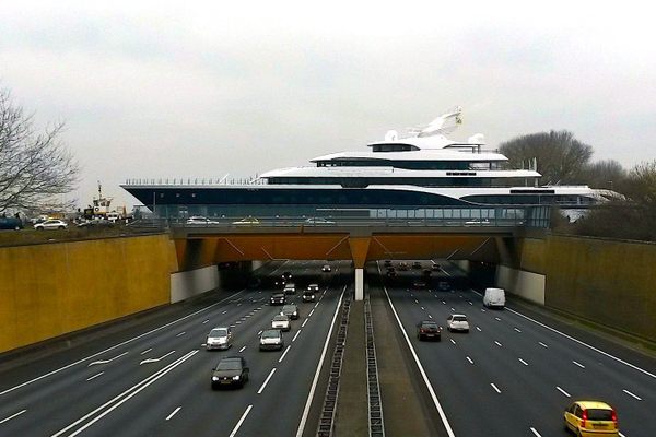  Feadship Symphony on the Gouwe aquaduct.