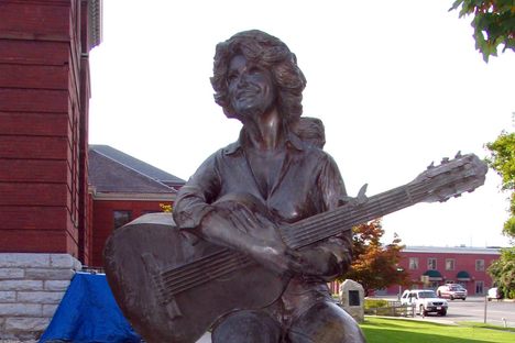 Dolly Parton Statue