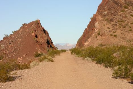 Near the beginning of the trail, heading out.