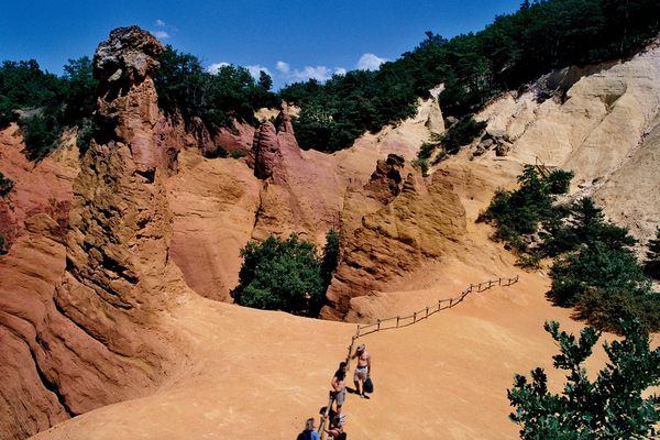 GR6 trail through multiple pigments Colorado Provencal